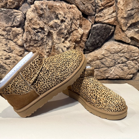 UGG Shoes - UGG Classic Ultra Mini Speckles